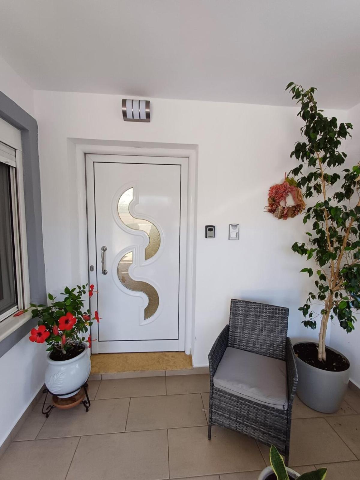 Luxury Apartment Amarynthos Bagian luar foto